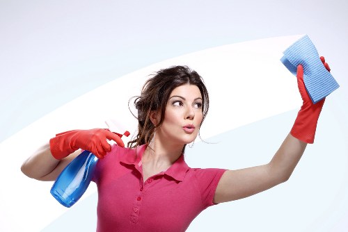 Local carpet cleaner treating stains in an NW3 property